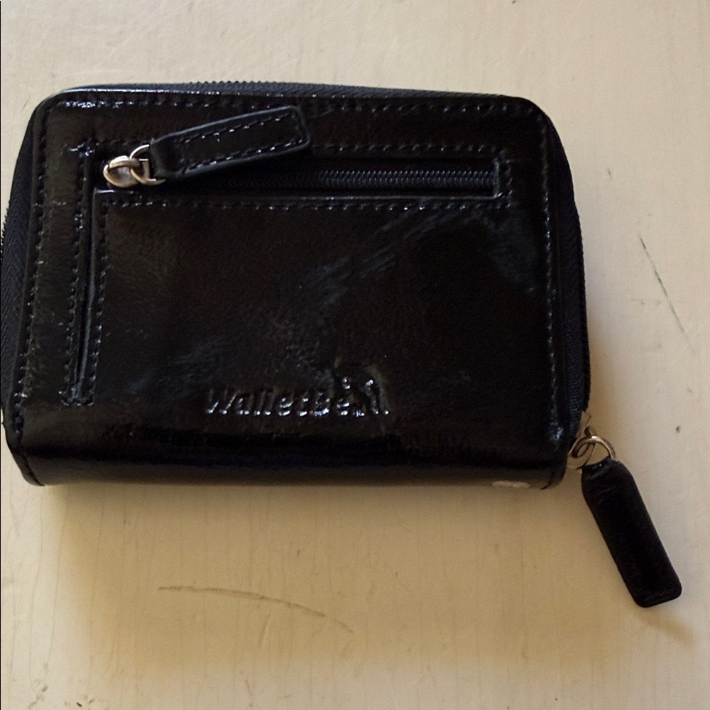NEW - WalletBe Black Patent Leather Zip-Around Wallet Card Holder